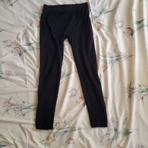 Maze Collection Black Leggings L/XL. See Measurememts. GUC. Stretchy